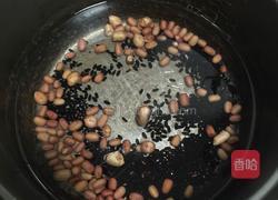 红豆黑米粥的做法图解1