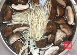 杂菇鲫鱼汤的做法图解1