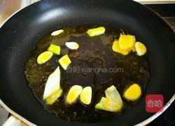 青椒炒鹅肠的做法图解2