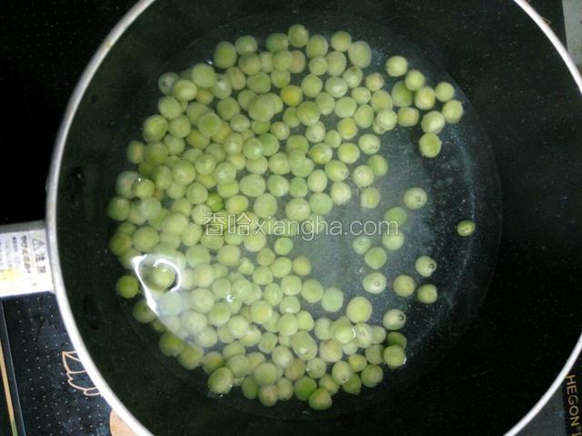 豌豆水煮2-3分钟