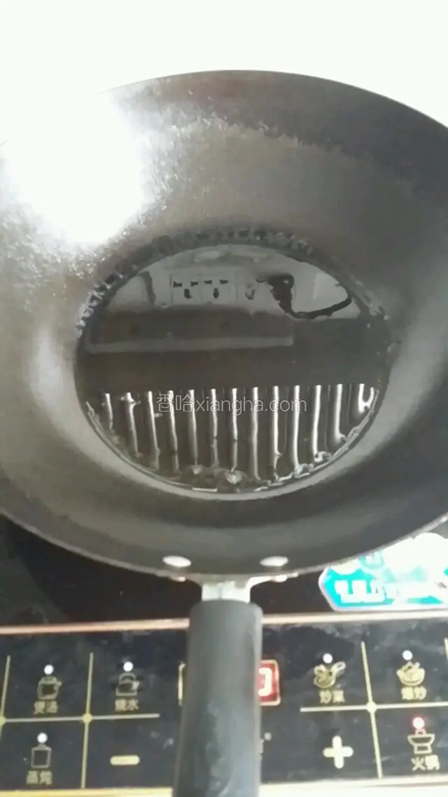 炒锅油烧热