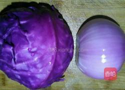 拌洋葱紫甘蓝的做法图解1