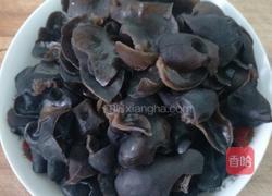 蒜末木耳的做法图解1