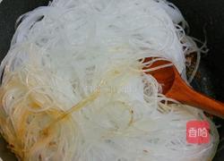包菜炒龙口粉丝的做法图解4