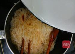 包菜炒龙口粉丝的做法图解5