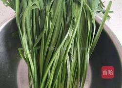 韭菜鸡蛋馅饼的做法图解1
