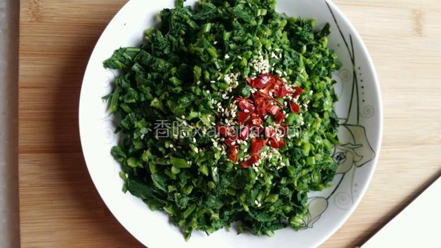 加干红椒碎，白芝麻