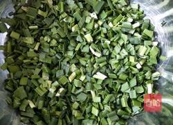 皮薄馅大的韭菜鸡蛋馅水饺的做法图解1