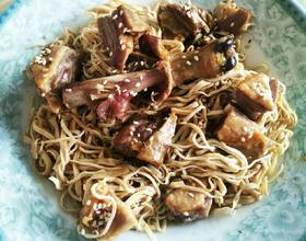 腊味鸭腿蒸千张丝[图]