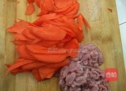 胡萝卜炒肉的做法图解1