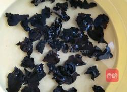 清洗黑木耳的做法图解2