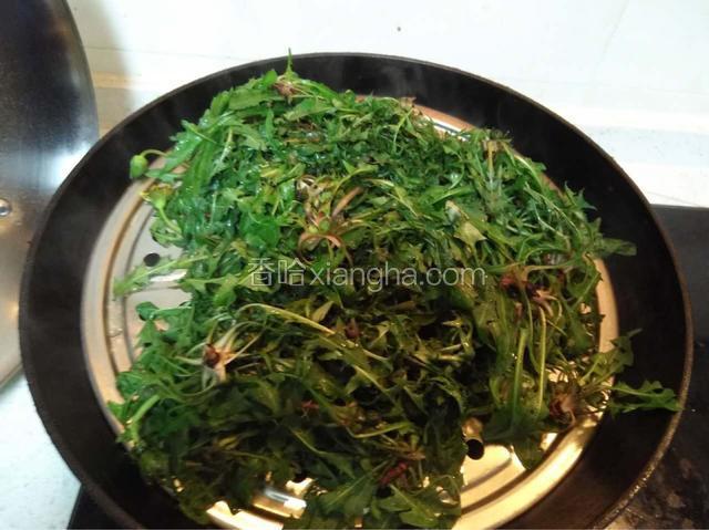 蒸锅上火大火蒸二分钟。