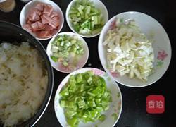 香肠青蔬炒饭的做法图解2