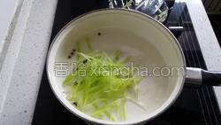 凉拌青笋丝的做法图解8