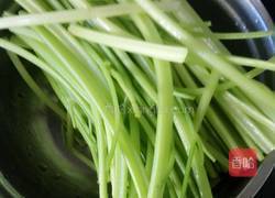 猪肉香芹馅的做法图解2