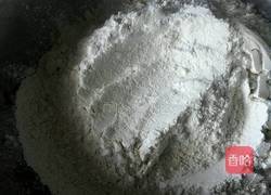 猪肉香芹馅饺子的做法图解1