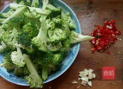 西兰花炒牛肉的做法图解5