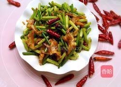 猪耳炒蒜心的做法图解11