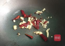 猪耳炒蒜心的做法图解7