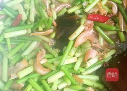 猪耳炒蒜心的做法图解10