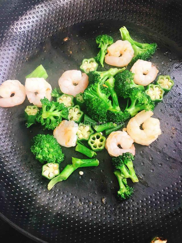 最后放入秋葵