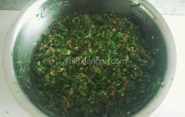 拌匀，饺子馅就拌好了。