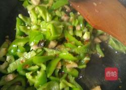 辣椒炒脆大头萝卜的做法图解3