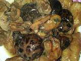 猪脚焖牡蛎干香菇的做法[图]