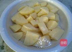 土豆焖排骨的做法图解2