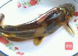 黄辣丁平菇豆腐汤的做法图解1