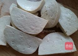 黄辣丁平菇豆腐汤的做法图解2