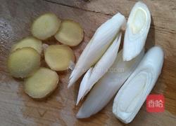 黄辣丁平菇豆腐汤的做法图解5