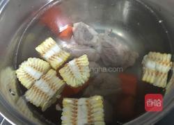 木瓜玉米胡萝卜猪骨汤的做法图解3