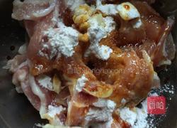 蒜苔炒猪颈肉的做法图解1