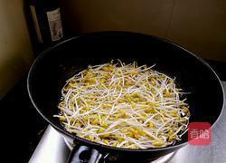 青蒜炒黄豆芽的做法图解4
