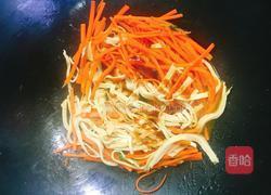 胡萝卜炒千张的做法图解6