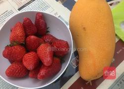 草莓芒果酸奶杯的做法图解1