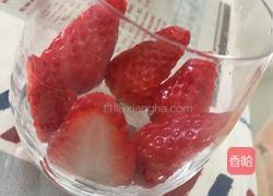 草莓芒果酸奶杯的做法图解2