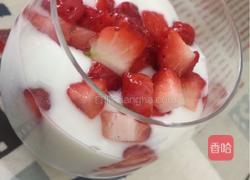草莓芒果酸奶杯的做法图解4