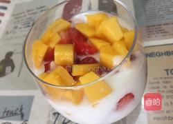 草莓芒果酸奶杯的做法图解6