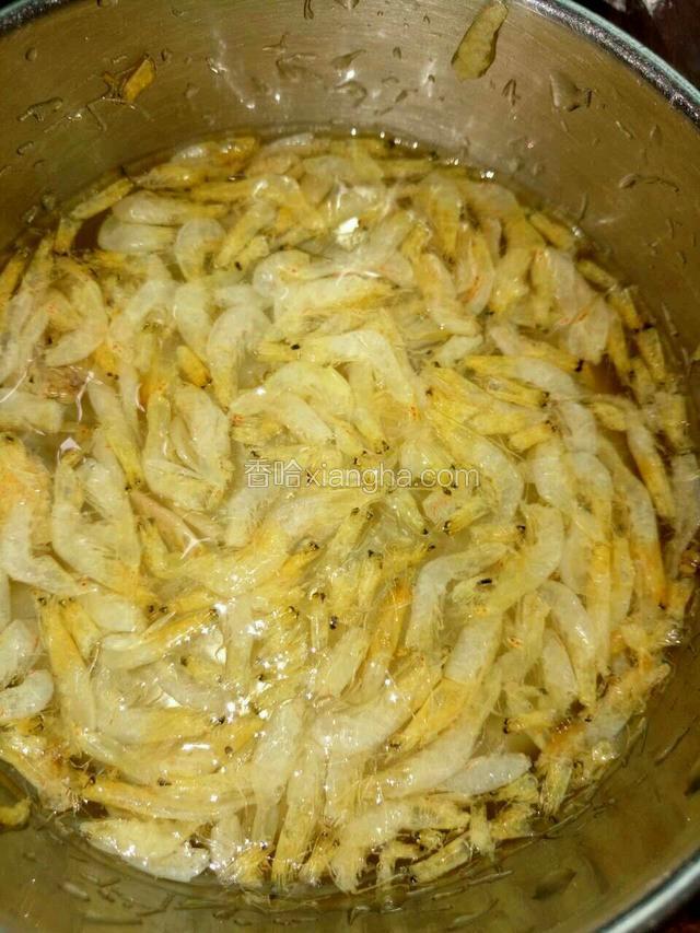 虾皮浸泡10分钟