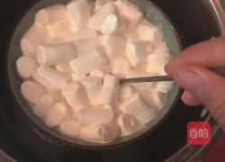 巧克力酱冰激淋的做法图解2