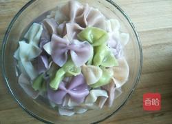 鱼汤蛋花蝴蝶面的做法图解3