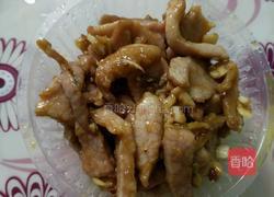 蒜心炒瘦肉的做法图解4