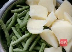 豆角土豆五花肉焖面的做法图解1