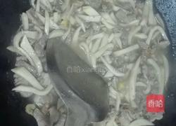 鸡腿菇炒瘦肉的做法图解4