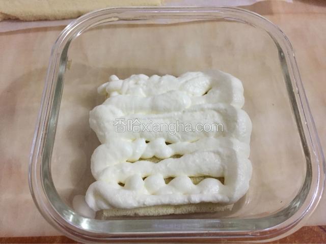 挤一层奶油
