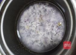 黑米菠萝蒸饭的做法图解1