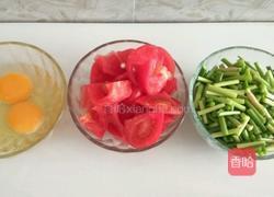 鸡蛋炒番茄蒜苔的做法图解1
