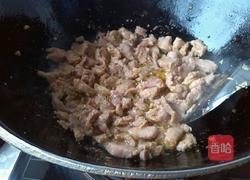 胡萝卜蒜苔炒猪肉的做法图解4